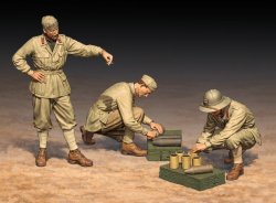 画像1: RoyalModel[RM1149]1/35 WWII イタリア 北アフリカの100/17 100mm榴弾砲 砲兵作業セット(3体入)