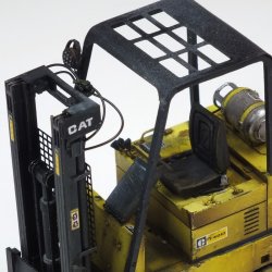 画像3: RoyalModel[RM722]1/35 現用 フォークリフト