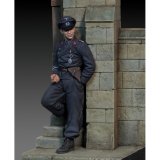 RoyalModel[RM794]1/35 WWII ドイツ戦車兵 壁にもたれる戦車兵