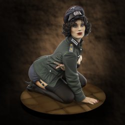 画像1: RoyalModel[RM847]1/24 独将校姿のピンナップガール(75mm)