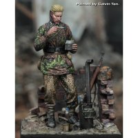 RoyalModel[RM877]1/35 WWII ドイツ武装SS 食事を取る擲弾兵 ビネットベース付き