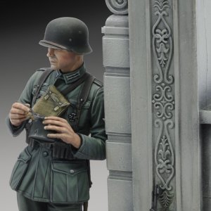 画像1: RoyalModel[RM958]1/24(75mm) WWII ドイツ 食事をとる兵士 (1)