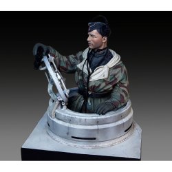 画像2: RoyalModel[RM961B]1/35 WWII ドイツ 冬期装備の戦車長(キューポラなし)