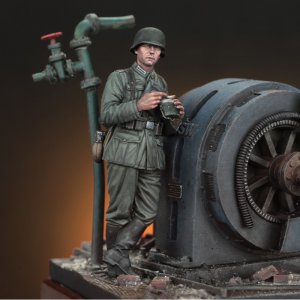 画像1: RoyalModel[RM972]1/35 WWII ドイツ軍 食事中の兵士 (1)