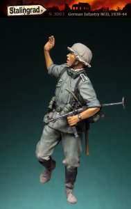 画像1: スターリングラード[ST3003]1/35ドイツ陸軍 小隊を指揮する下士官 スペアヘッド2種類付 (1)