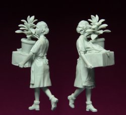 画像3: スターリングラード[ST3116]1/35ヨーロッパの難民1939〜45(6)荷物を抱える女性難民