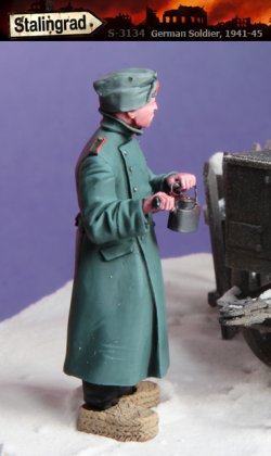 画像2: スターリングラード[ST3134]1/35ドイツ兵(4)晩餐の配給を受けた新兵