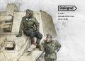 スターリングラード[ST3183]1/35ドイツ自走砲搭乗員1943〜44冬(2)車外で待機する搭乗員(2体セット)