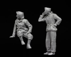 画像5: スターリングラード[ST3183]1/35ドイツ自走砲搭乗員1943〜44冬(2)車外で待機する搭乗員(2体セット)
