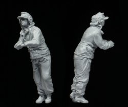 画像3: スターリングラード[ST3221]1/35 WWII ドイツIV号戦車搭乗員1943〜45(1)肘を付く無線手