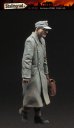画像2: スターリングラード[ST3522]1/35ドイツ兵捕虜1944〜45(2)私物の鞄を持つ捕虜 (2)
