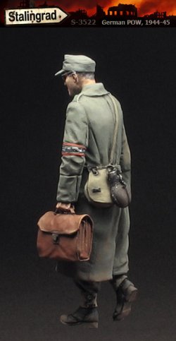 画像3: スターリングラード[ST3522]1/35ドイツ兵捕虜1944〜45(2)私物の鞄を持つ捕虜