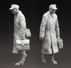 画像4: スターリングラード[ST3522]1/35ドイツ兵捕虜1944〜45(2)私物の鞄を持つ捕虜