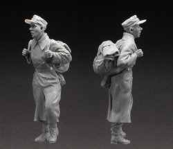 画像3: スターリングラード[ST3523]1/35ドイツ兵捕虜1944〜45(3)リュックを担ぐ捕虜