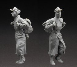 画像4: スターリングラード[ST3523]1/35ドイツ兵捕虜1944〜45(3)リュックを担ぐ捕虜