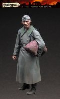 スターリングラード[ST3527]1/35ドイツ兵捕虜1944〜45(7)僅か荷物を持つ捕虜
