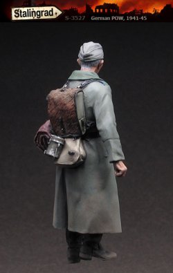 画像2: スターリングラード[ST3527]1/35ドイツ兵捕虜1944〜45(7)僅か荷物を持つ捕虜