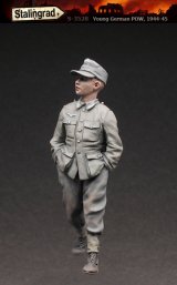 スターリングラード[ST3528]1/35ドイツ兵捕虜1944〜45(8)捕虜となった少年兵