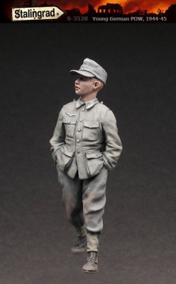 画像1: スターリングラード[ST3528]1/35ドイツ兵捕虜1944〜45(8)捕虜となった少年兵