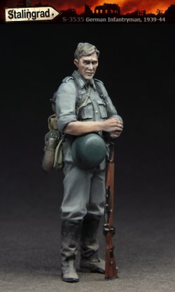 画像2: スターリングラード[ST3535]1/35休息する独兵1939〜44(5)小銃を手に立つ兵