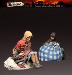 画像1: スターリングラード[ST3544]1/35WWII厳冬に震えるロシア難民の母と兄妹