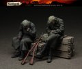 スターリングラード[ST3553]1/35WWIIロシア赤軍砲兵休息セット(2体セット)