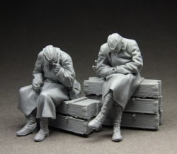 画像3: スターリングラード[ST3553]1/35WWIIロシア赤軍砲兵休息セット(2体セット)