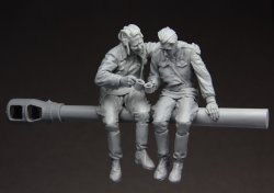 画像3: スターリングラード[ST3572]1/35ロシア赤軍戦車兵戦友とドイツワインを味合う1945