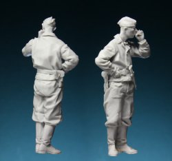 画像4: スターリングラード[ST3576]1/35ロシア赤軍煙草を吸う戦車兵長1943〜45