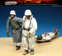 スターリングラード[ST3588]1/35ドイツ冬季装備歩兵(8)負傷兵をソリで搬送するドイツ兵3体セット(ソリ付)