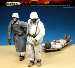 画像1: スターリングラード[ST3588]1/35ドイツ冬季装備歩兵(8)負傷兵をソリで搬送するドイツ兵3体セット(ソリ付) (1)