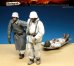 画像1: スターリングラード[ST3588]1/35ドイツ冬季装備歩兵(8)負傷兵をソリで搬送するドイツ兵3体セット(ソリ付) (1)