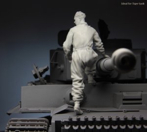 画像3: スターリングラード[ST3595]1/35武装SS戦車搭乗員クルクス1943(5)車体に上る搭乗員 (3)