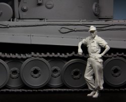 画像3: スターリングラード[ST3597]1/35武装SS戦車搭乗員クルクス1943(6)戦車に寄り掛かる搭乗員