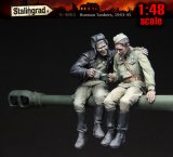 スターリングラード[ST4801]1/48ロシア赤軍戦車兵戦友とドイツワインを味合う1945(2体セット)