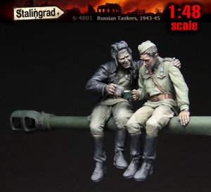 画像1: スターリングラード[ST4801]1/48ロシア赤軍戦車兵戦友とドイツワインを味合う1945(2体セット) (1)
