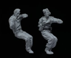 画像3: スターリングラード[ST3179]1/35 WWIIドイツパンター戦車搭乗員セット 小休止する戦車兵(2体入) コーヴェリ1944年4月