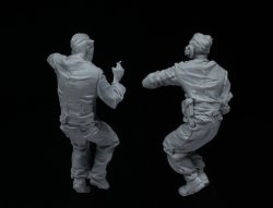 画像4: スターリングラード[ST3179]1/35 WWIIドイツパンター戦車搭乗員セット 小休止する戦車兵(2体入) コーヴェリ1944年4月