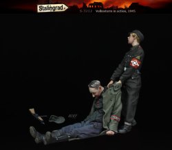 画像2: スターリングラード[ST3212]1/35 WWII 独 国民突撃隊の死闘1945 動かない上官を引きずる少年兵(2体セット)