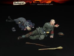 画像2: スターリングラード[ST3213]1/35 WWII 独 国民突撃隊の死闘1945 息絶えた戦友と救えない重傷者(2体セット)