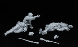 画像4: スターリングラード[ST3213]1/35 WWII 独 国民突撃隊の死闘1945 息絶えた戦友と救えない重傷者(2体セット)