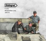 スターリングラード[ST3251]1/35 WWII ドイツパンター戦車回収車搭乗員セット1944〜45 作業中の搭乗員(3体入)