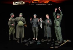 画像3: スターリングラード[ST3260]1/35 WWII ソビエト/ドイツ 投降したドイツ兵とソビエト兵「こいつを尋問する…！」1944-45 ビッグセット(5体入)