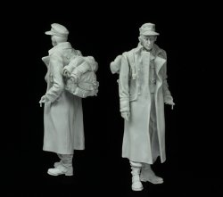画像4: スターリングラード[ST3292]1/35 WWII ドイツ コートを着た兵士 1945年
