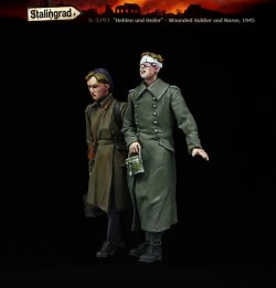 画像2: スターリングラード[ST3293]1/35 WWII ドイツ 「ヒーローとヒーラー」負傷兵と女性看護師 1945年(2体入)