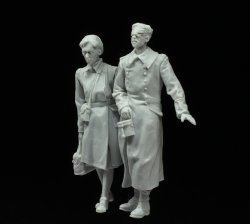 画像3: スターリングラード[ST3293]1/35 WWII ドイツ 「ヒーローとヒーラー」負傷兵と女性看護師 1945年(2体入)