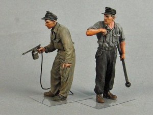 画像1: TANK[T-35129]1/35 WWII独 戦車兵(塗装中)(夏)1943-45 (2体) (1)