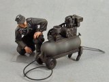 TANK[T-35130]1/35 WWII独 戦車兵 /w コンプレッサー(塗装中)(夏)1943-45 (1体)