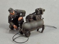 TANK[T-35130]1/35 WWII独 戦車兵 /w コンプレッサー(塗装中)(夏)1943-45 (1体)