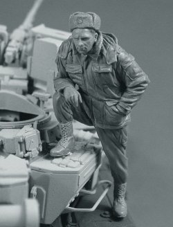 画像2: TANK[T-35189]1/35 現用ロシア 戦車兵(エンジン修理中)(3体)